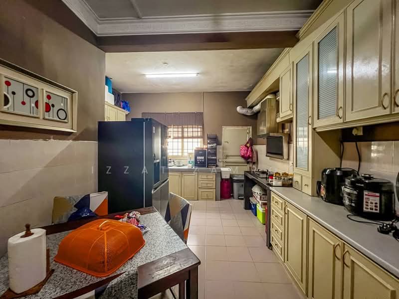 2.5-storey Terraced House for Sale in Taman Equine (Seri Kembangan) - Izzat Zamros - PropertyGuru.com.my
