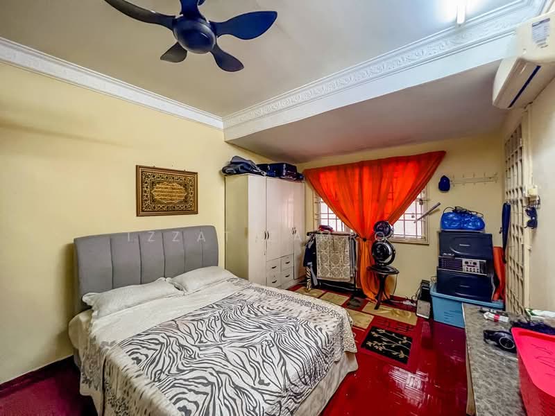 2.5-storey Terraced House for Sale in Taman Equine (Seri Kembangan) - Izzat Zamros - PropertyGuru.com.my