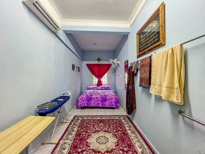 2.5-storey Terraced House for Sale in Taman Equine (Seri Kembangan) - Izzat Zamros - PropertyGuru.com.my