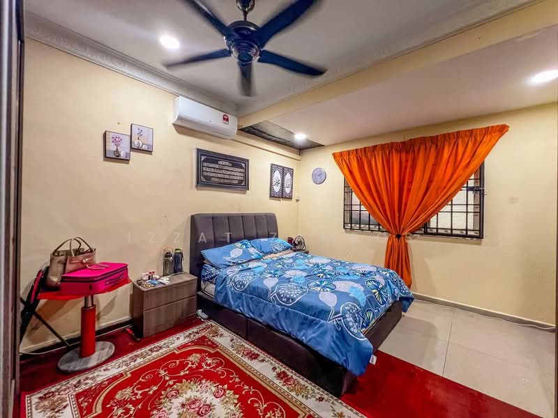 2.5-storey Terraced House for Sale in Taman Equine (Seri Kembangan) - Izzat Zamros - PropertyGuru.com.my