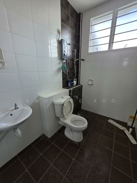 Terraced House for Sale in Taman Bukit Katil Damai (Bukit Katil) - Lawrence Koo - Bathroom - PropertyGuru.com.my