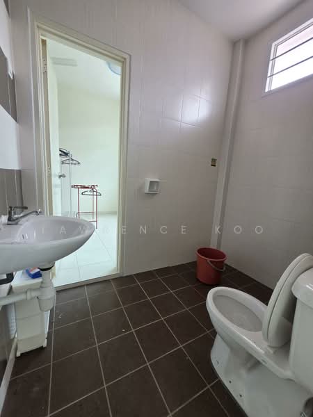 Terraced House for Sale in Taman Bukit Katil Damai (Bukit Katil) - Lawrence Koo - Bathroom - PropertyGuru.com.my