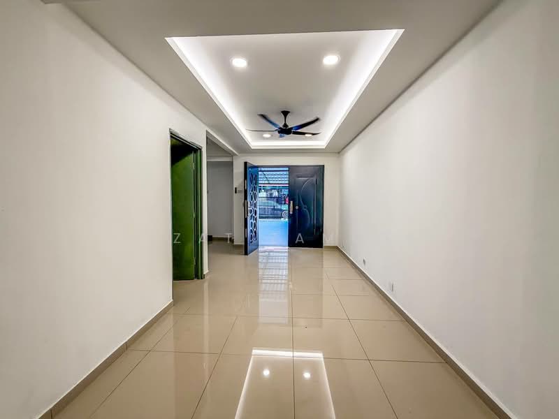 2-storey Terraced House for Sale in Bukit Sentosa (Rawang) - Izzat Zamros - Living Room - PropertyGuru.com.my