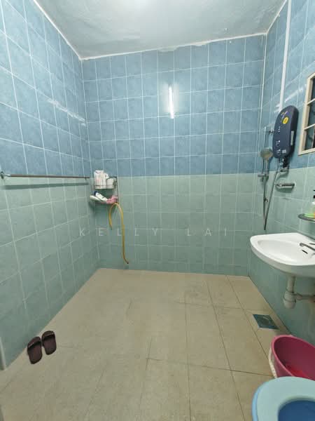 Rumah Teres 2 Tingkat untuk Dijual di Taman Bukit Maluri (Kepong) - Kelly Lai - Bathroom - PropertyGuru.com.my