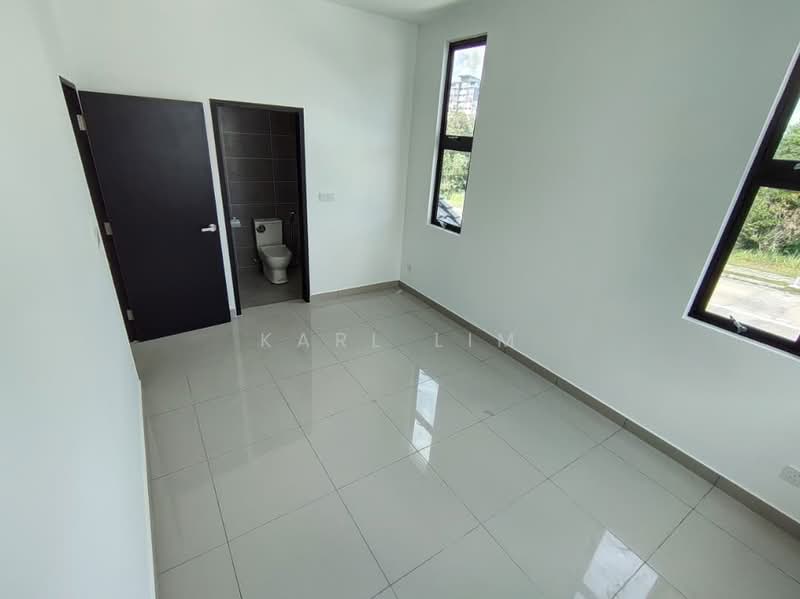 2-storey Terraced House for Sale in Taman Pelangi Indah (Ulu Tiram) - Karl Lim - Bathroom - PropertyGuru.com.my