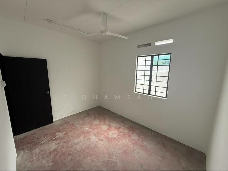 1-storey Terraced House for Rent in Raja Uda (Butterworth) - AfiqHamzah . - Bedroom - PropertyGuru.com.my