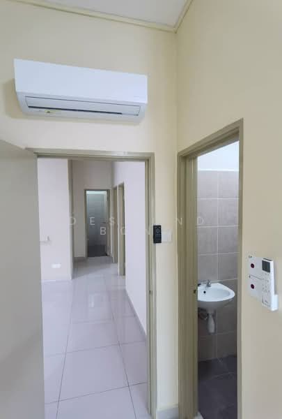 Pangsapuri untuk Disewa di Seri Molek Perdana - Desmond Bong - Corridor - PropertyGuru.com.my