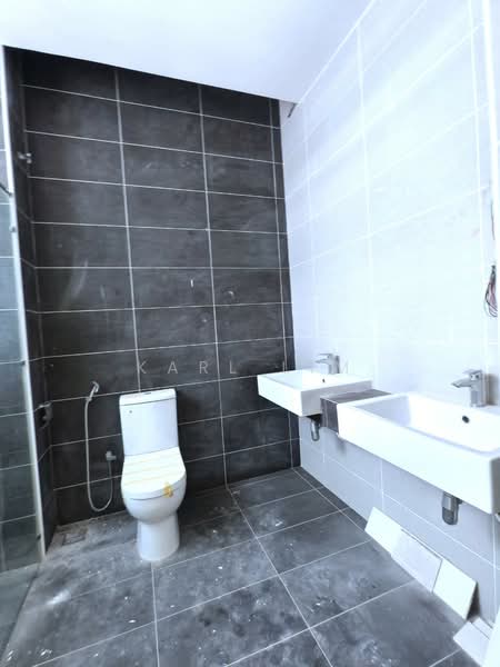 Semi-Detached House for Sale in Taman Seri Austin (Tebrau) - Karl Lim - Bathroom - PropertyGuru.com.my