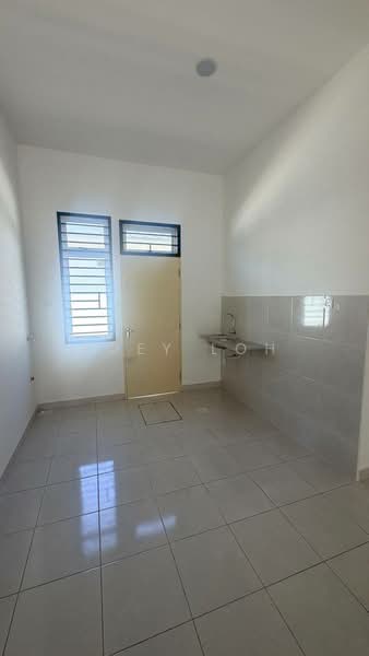 Rumah Teres untuk Disewa di Bandar Putra (Kulai) - Poey Loh - Kitchen - PropertyGuru.com.my