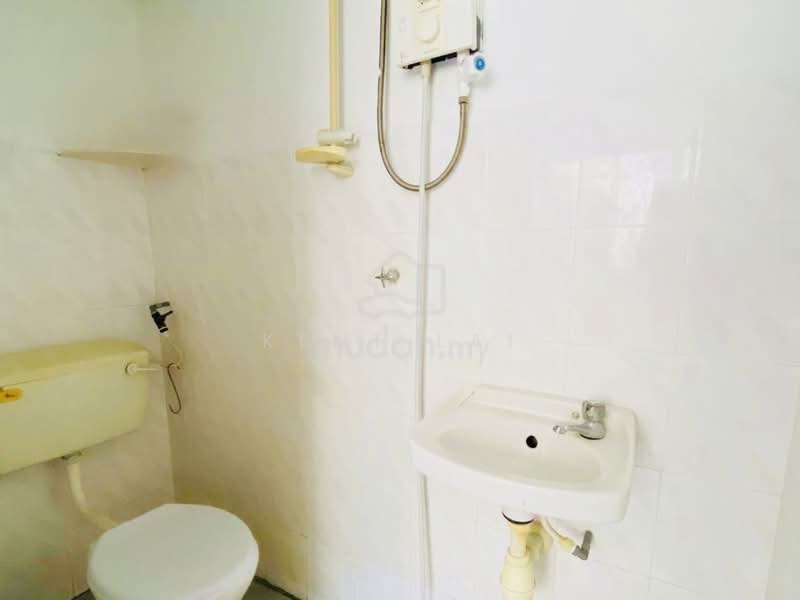 Apartment for Sale at Menara Riverview - Kent Lai - Bathroom - PropertyGuru.com.my