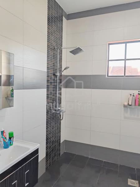 Semi-Detached House for Sale in Bandar Nusaputra (Puchong) - Evan Goh - Bathroom - PropertyGuru.com.my