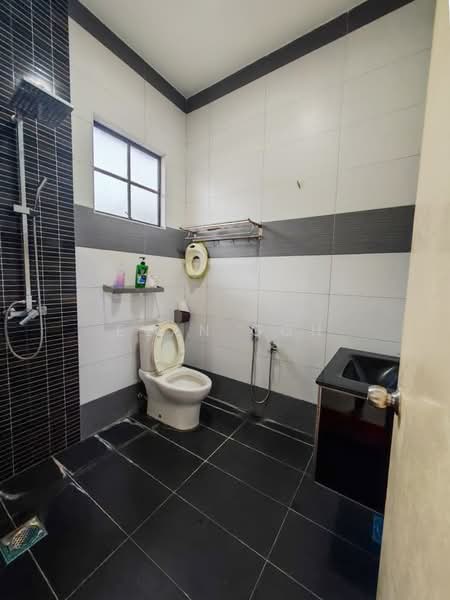 Semi-Detached House for Sale in Bandar Nusaputra (Puchong) - Evan Goh - Bathroom - PropertyGuru.com.my
