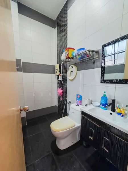 Semi-Detached House for Sale in Bandar Nusaputra (Puchong) - Evan Goh - Bathroom - PropertyGuru.com.my