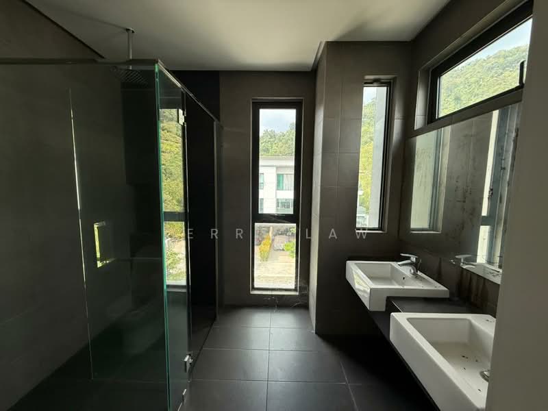 Townhouse for Sale in Desa Melawati (Setapak) - Terry Law - Bathroom - PropertyGuru.com.my