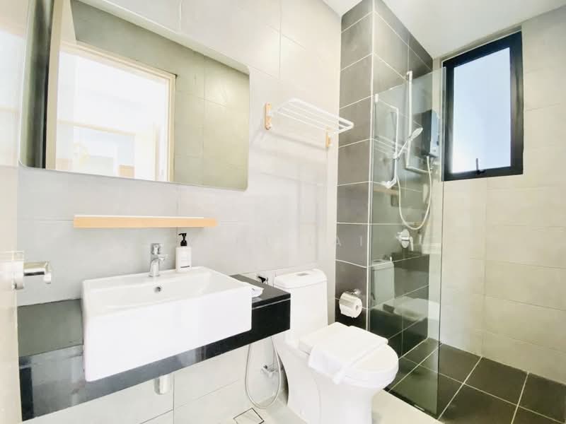 Servis Apartment untuk Dijual di Urban Suites - Kent Lai - Bathroom - PropertyGuru.com.my