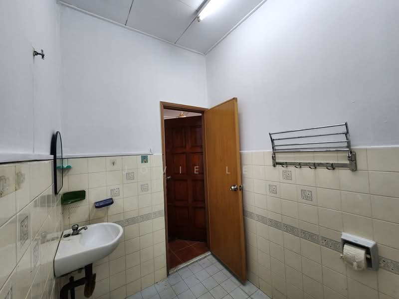 Rumah Teres 2 Tingkat untuk Dijual di Taman Bukit Mewah (Kajang) - Jovie Lee - Bathroom - PropertyGuru.com.my