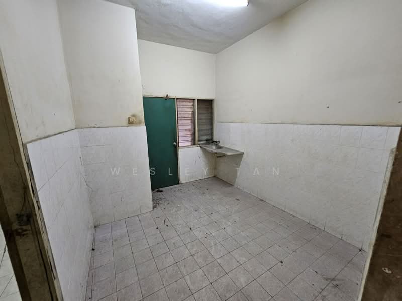 2-storey Terraced House for Sale in Taman Tanjung Minyak Utama (Tanjong Minyak) - Wesley Tan - Kitchen - PropertyGuru.com.my