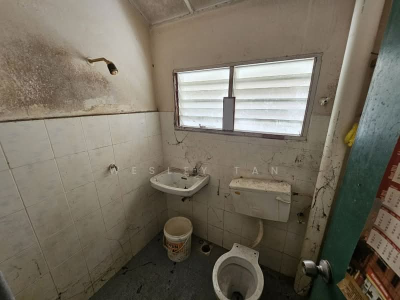 2-storey Terraced House for Sale in Taman Tanjung Minyak Utama (Tanjong Minyak) - Wesley Tan - Bathroom - PropertyGuru.com.my