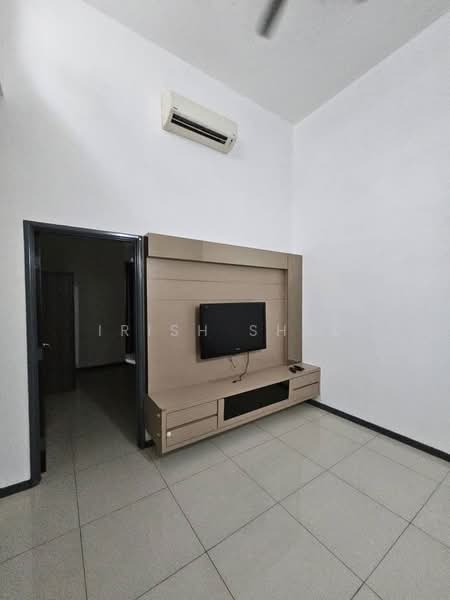 Rumah Teres 2 Tingkat untuk Dijual di Kemuning Utama (Shah Alam) - Irish Shek - Living Room - PropertyGuru.com.my