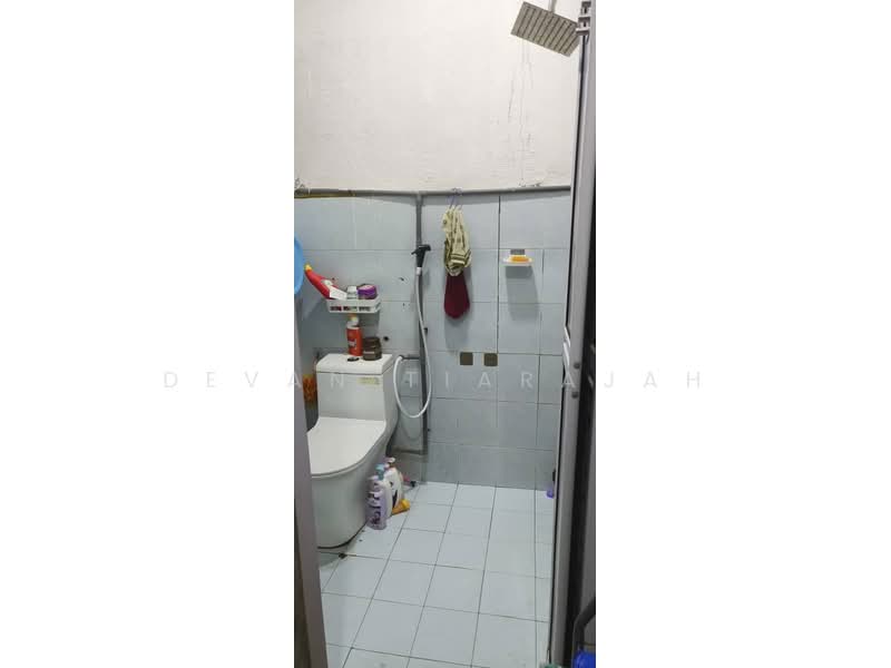 2-storey Terraced House for Sale in Taman Pandan Indah (Ampang) - Devan Tiarajah - Bathroom - PropertyGuru.com.my