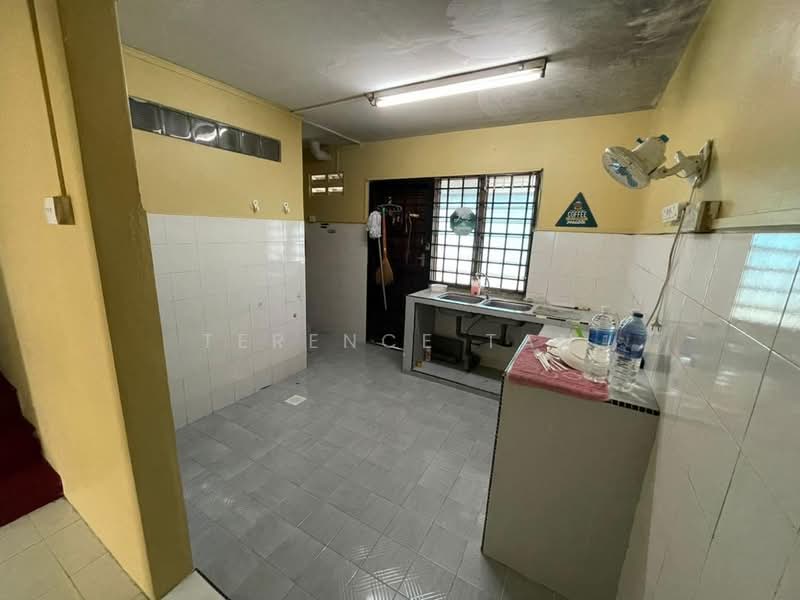 2-storey Terraced House for Sale in Bandar Cemerlang (Ulu Tiram) - Terence Tan - Kitchen - PropertyGuru.com.my