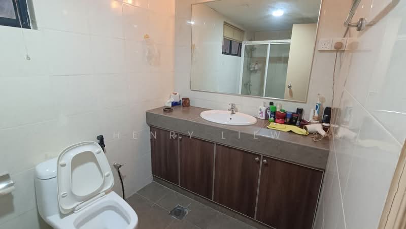 Kondominium untuk Dijual di Cyber Heights Villa - Henry Liew - Bathroom - PropertyGuru.com.my