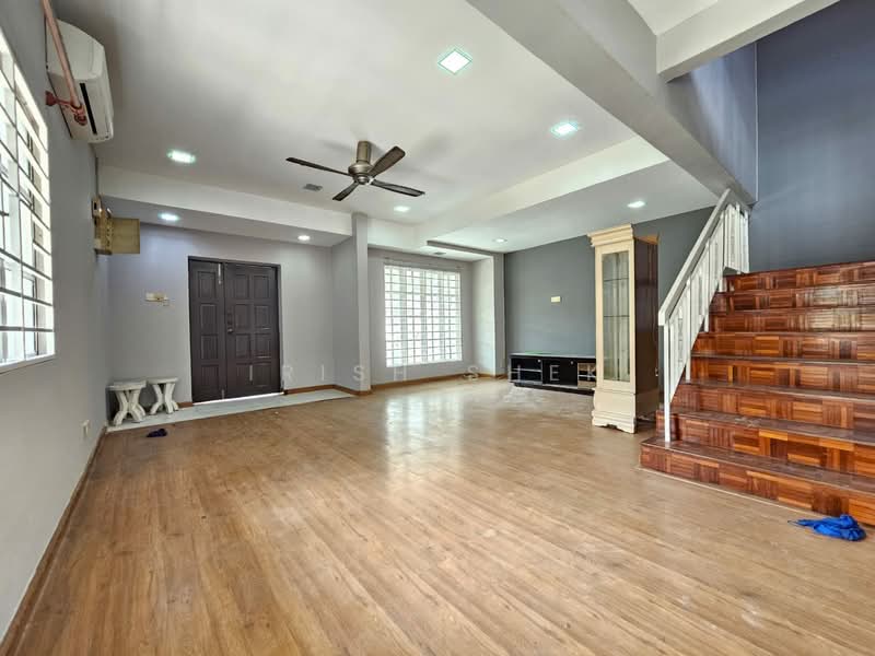 Rumah Teres 2 Tingkat untuk Dijual di Kota Kemuning (Shah Alam) - Irish Shek - Living Room - PropertyGuru.com.my
