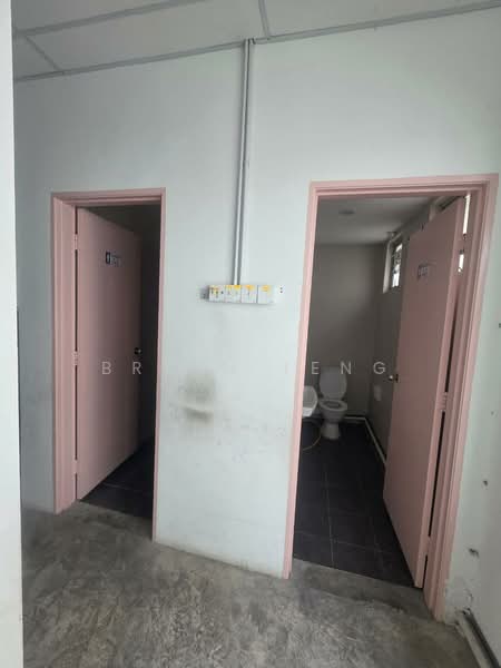 Kedai untuk Disewa di Farlim (Ayer Itam) - Bryan Teng - Bathroom - PropertyGuru.com.my