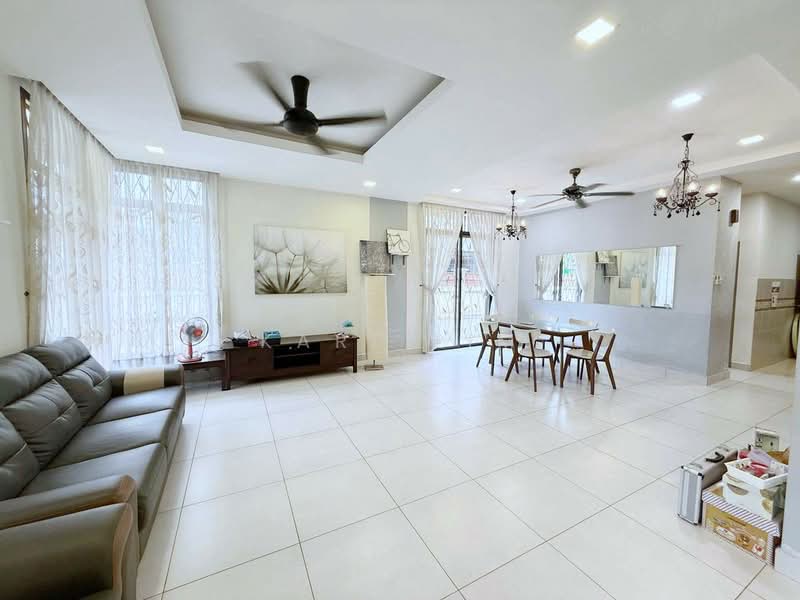 Rumah Kluster untuk Dijual di Taman Seri Austin (Tebrau) - Karl Lim - Living Room - PropertyGuru.com.my