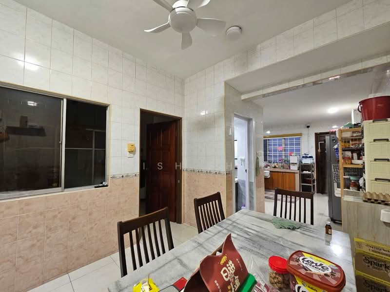 2-storey Terraced House for Sale in Kota Kemuning (Shah Alam) - Irish Shek - Dining Room - PropertyGuru.com.my
