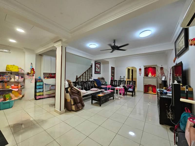 2-storey Terraced House for Sale in Kota Kemuning (Shah Alam) - Irish Shek - Living Room - PropertyGuru.com.my
