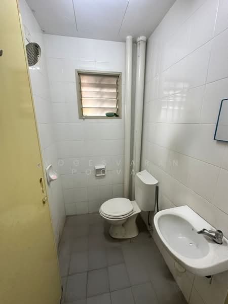 Apartment for Sale at Akasia Apartment - Yogesvaran Poovan - Bathroom - PropertyGuru.com.my