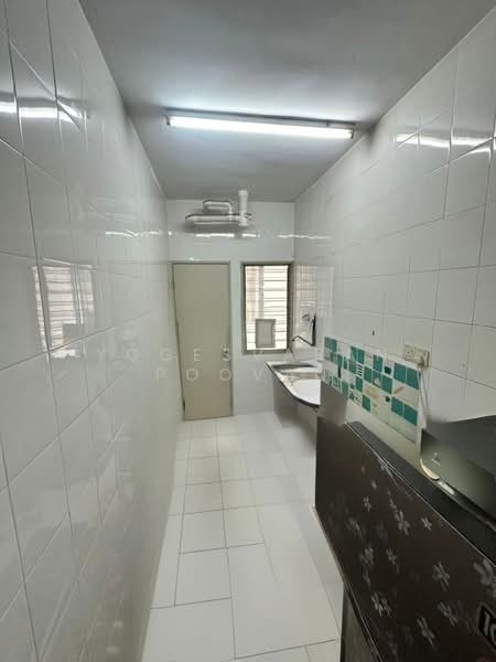 Apartment for Sale at Akasia Apartment - Yogesvaran Poovan - Kitchen - PropertyGuru.com.my
