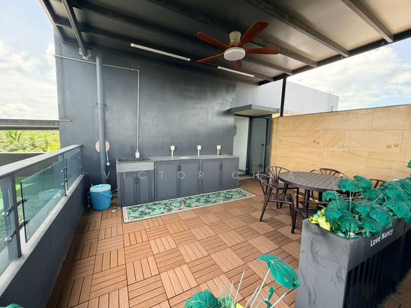 Cluster House for Sale in Forest City (Gelang Patah) - Victor Chia - Balcony - PropertyGuru.com.my