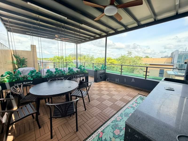 Cluster House for Sale in Forest City (Gelang Patah) - Victor Chia - Balcony - PropertyGuru.com.my