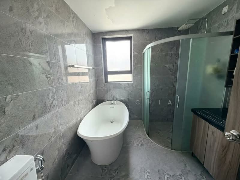 Cluster House for Sale in Forest City (Gelang Patah) - Victor Chia - Bathroom - PropertyGuru.com.my