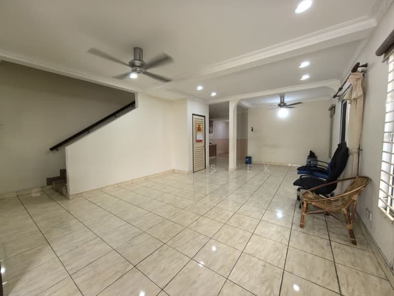 Rumah Teres 2 Tingkat untuk Dijual di Kota Kemuning (Shah Alam) - Irish Shek - Living Room - PropertyGuru.com.my