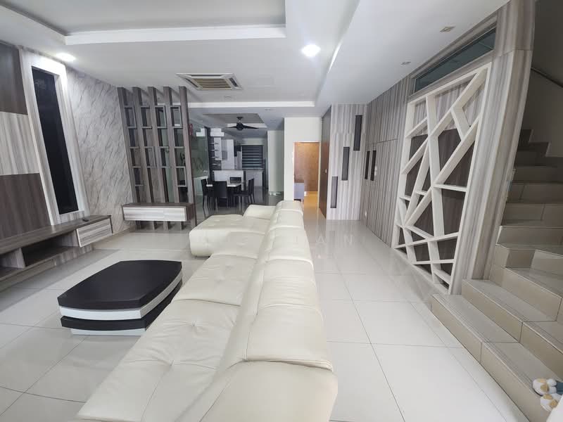 Rumah Teres 3 Tingkat untuk Dijual di Bandar Kinrara (Selangor) - Hon Ian - Living Room - PropertyGuru.com.my