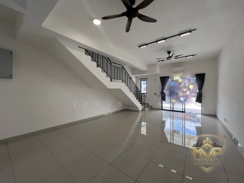 2-storey Terraced House for Rent in Telok Panglima Garang (Selangor) - Venus Sim - Living Room - PropertyGuru.com.my