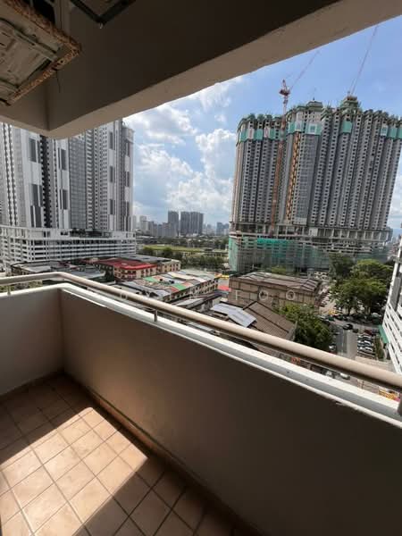 Kondominium untuk Disewa di The Vistana - Suyin Foo - Balcony - PropertyGuru.com.my