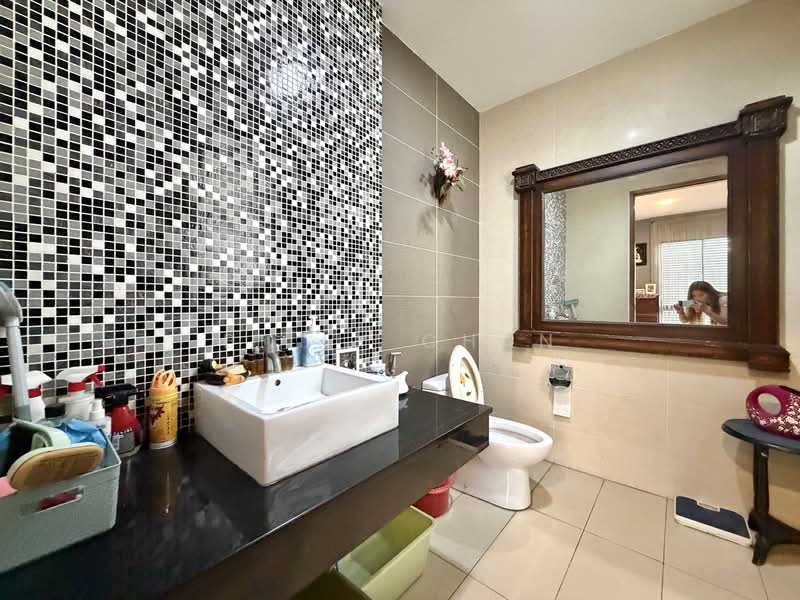 Semi-Detached House for Sale in Segambut (Kuala Lumpur) - Billy Chan - Bathroom - PropertyGuru.com.my
