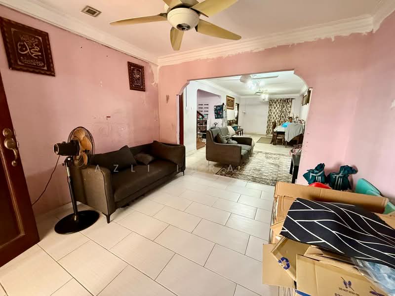 2-storey Terraced House for Sale in Bandar Baru Bangi (Selangor) - Azli Ibrahim - Living Room - PropertyGuru.com.my