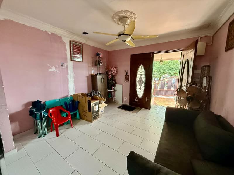 2-storey Terraced House for Sale in Bandar Baru Bangi (Selangor) - Azli Ibrahim - Living Room - PropertyGuru.com.my