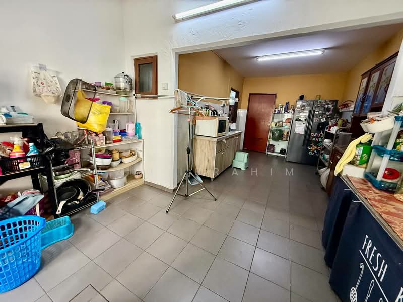 2-storey Terraced House for Sale in Bandar Baru Bangi (Selangor) - Azli Ibrahim - Kitchen - PropertyGuru.com.my