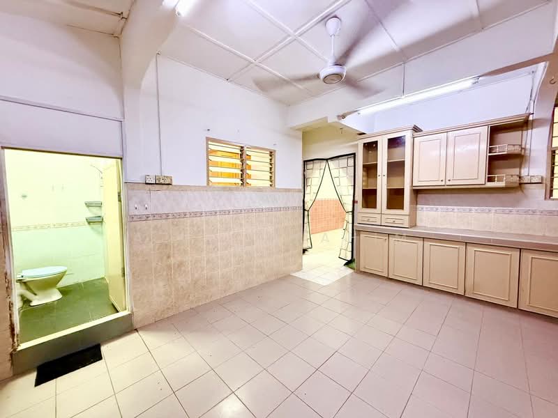 1-storey Terraced House for Sale in Taman Desa Baiduri (Cheras) - Azli Ibrahim - Kitchen - PropertyGuru.com.my