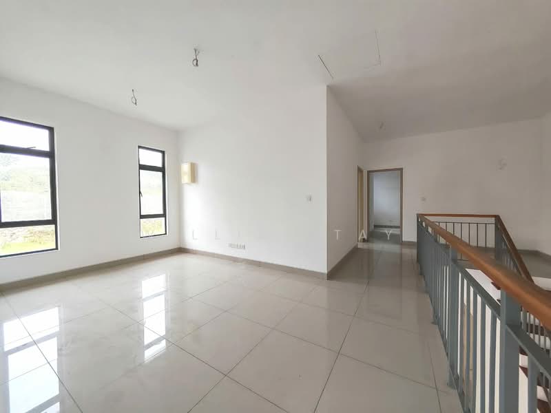 Rumah Kluster untuk Dijual di Taman Mount Austin (Tebrau) - William Tay - Living Room - PropertyGuru.com.my