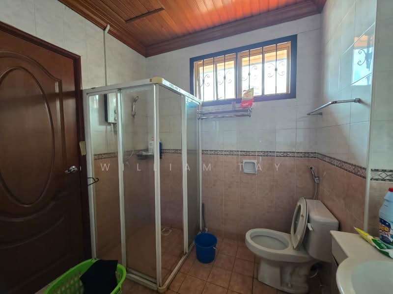 Semi-Detached House for Sale in Taman Redang (Johor Bahru) - William Tay - Bathroom - PropertyGuru.com.my