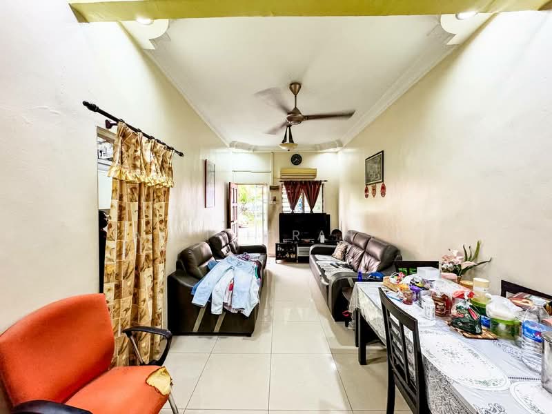 Townhouse for Sale in Kampung Laksamana (Batu Caves) - Azli Ibrahim - Living Room - PropertyGuru.com.my