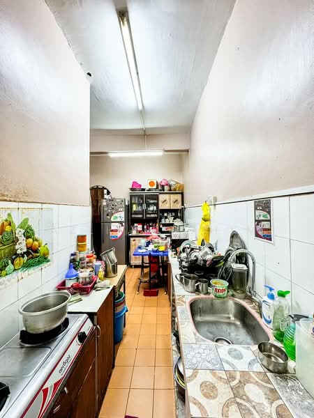 Townhouse for Sale in Kampung Laksamana (Batu Caves) - Azli Ibrahim - Kitchen - PropertyGuru.com.my