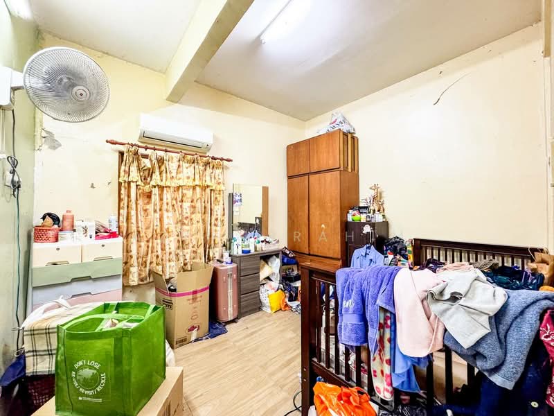 Townhouse for Sale in Kampung Laksamana (Batu Caves) - Azli Ibrahim - Bedroom - PropertyGuru.com.my